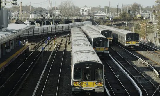 LIRR Talks Break Down, Unions Prep for Strike