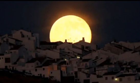 Huge “Supermoon” Lights Up the Sky (Video)