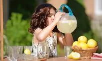 How to Keep Your Children Hydrated This Summer