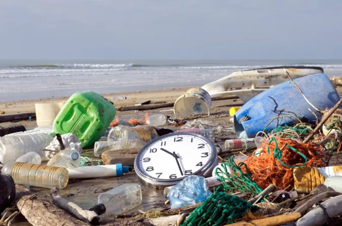 There’s more to worry about than sharks and sunburn when you head to the shore (Shutterstock*)