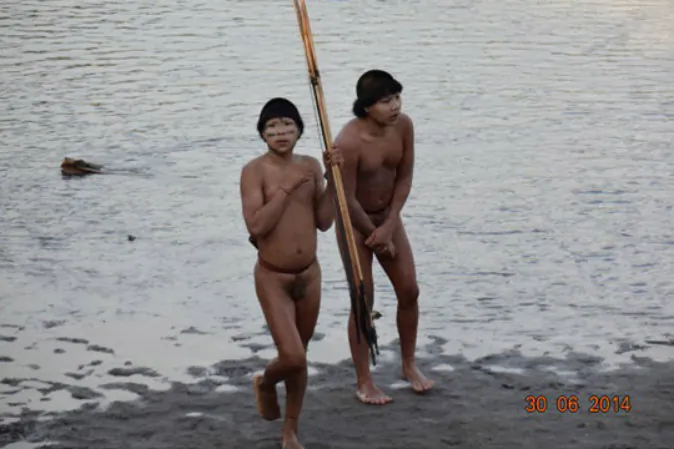 One of the images from the encounter with the Rio Xinane tribe members. (FUNAI)