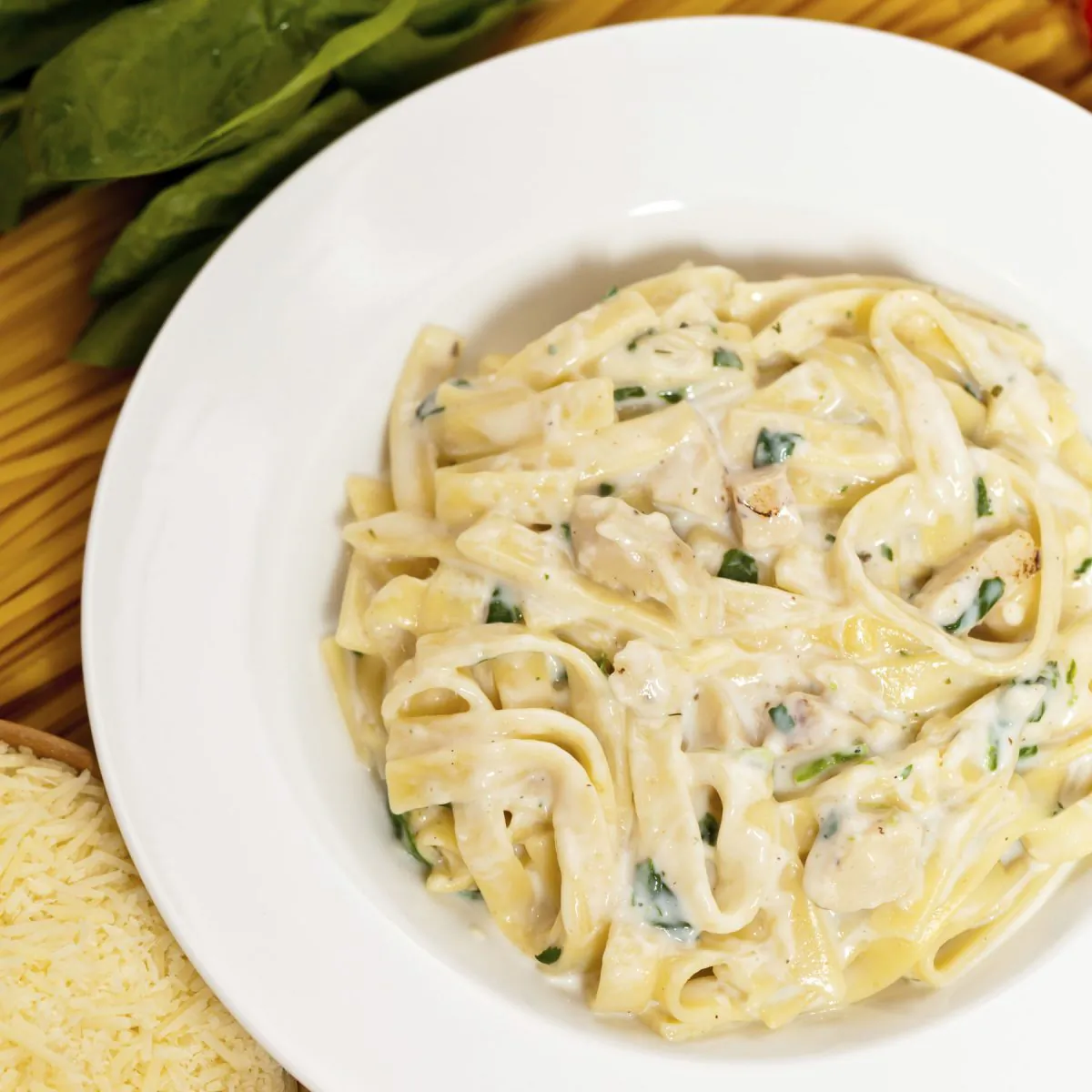 Fettucine Alfredo (alisafarov/iStock/Thinkstock)