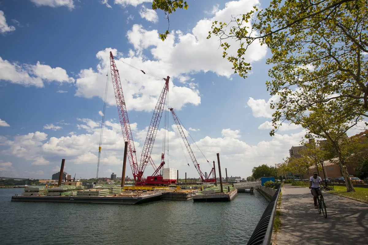 The site of the 91st Street garbage disposal station on the Upper East Side, New York, taken on August 7, 2014. Continued debate over the station's construction has raised questions about how New York City can dispose of its waste in a fair and environmentally conscious way. (Samira Bouaou/Epoch Times)