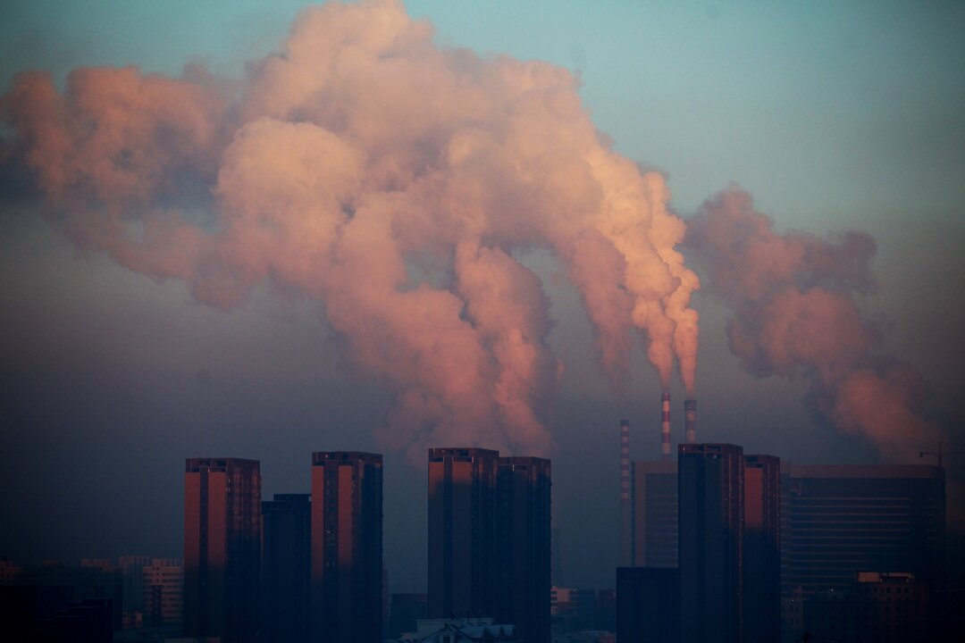 A thermal power plant discharging heavy smog into the air in Changchun, northeast China’s Jilin Province, in January 2013. (STR/AFP/Getty Images)