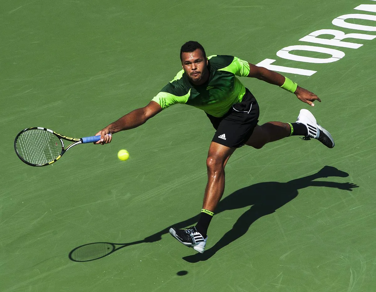 Jo-Wilfried Tsonga of France returns the ball against Roger Federer of Switzerland during the Rogers Cup Men's tennis tournament final in Toronto on August 10, 2014. (The Canadian Press/Aaron Vincent Elkaim)