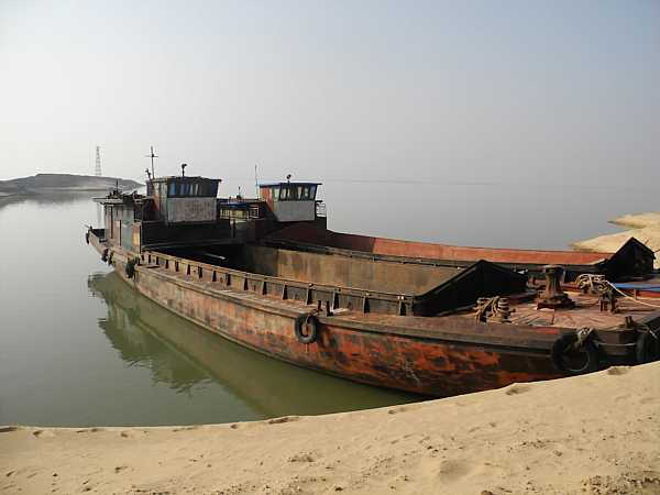Ship anchored at Laoye Temple. (Vagabond Journey Travel)