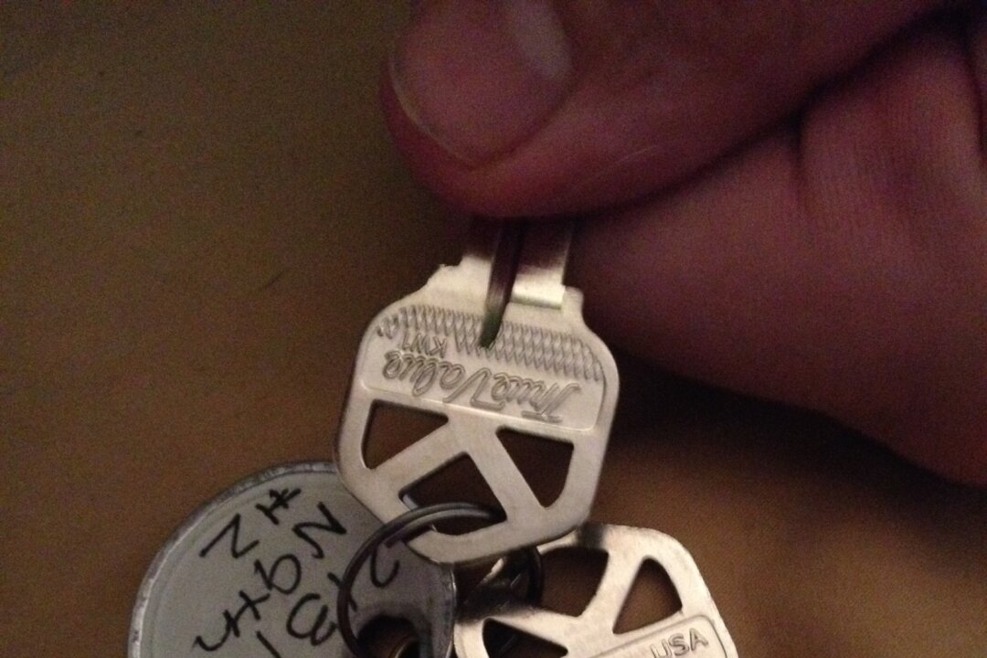 The key to heathy eating is investing in kitchen essentials that make cooking at home easy and enjoyable (photo by LivligaHome).