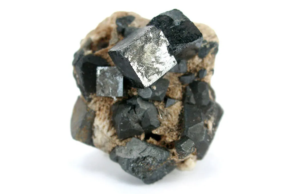 Perovskite, the latest magical substance. (Rob Lavinsky/iRocks.com, CC/BY-SA)