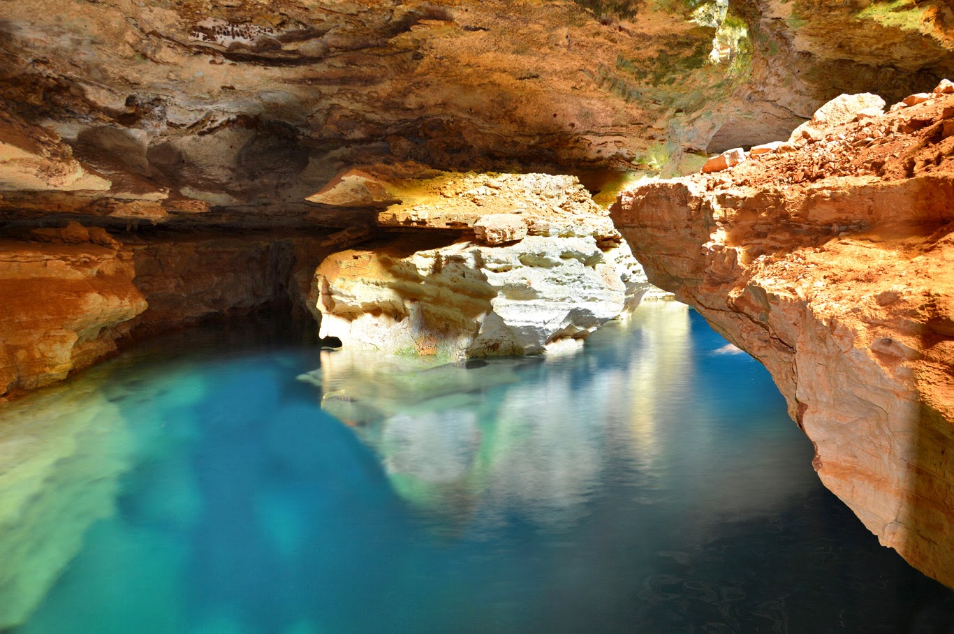 Locations of the Chapada Diamantina National Park and the town of