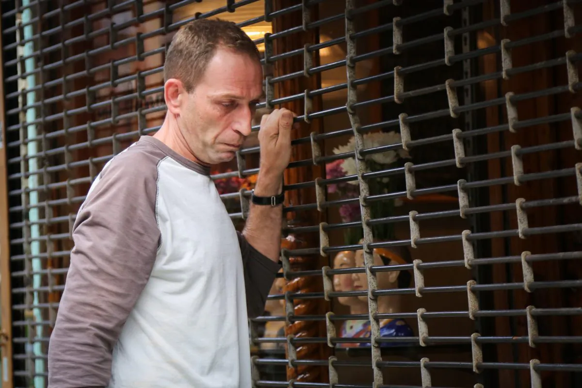 Jerome Audureau closes the gate for his bakery, Once Upon a Tart for the last time after 23 years in SoHo, Manhattan, on Aug. 23, 2014. (Benjamin Chasteen/Epoch Times) 