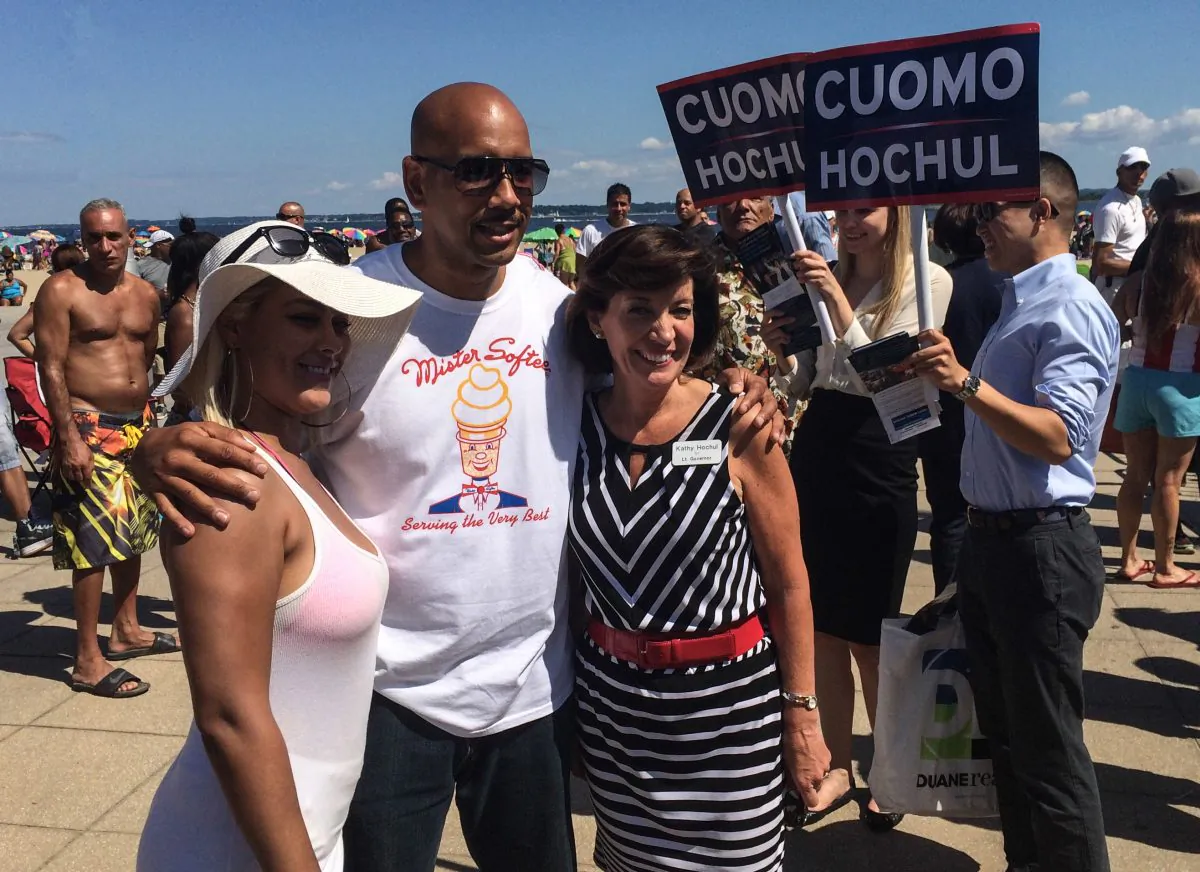 Lieutenant-Governor candidate Kathy Hochul (R) and Bronx borough president Ruben Diaz Jr. (L) with a beach-goer at Pelham Bay Park, Bronx, New York on August 24, 2014. (Jonathan Zhou, Epoch Times)