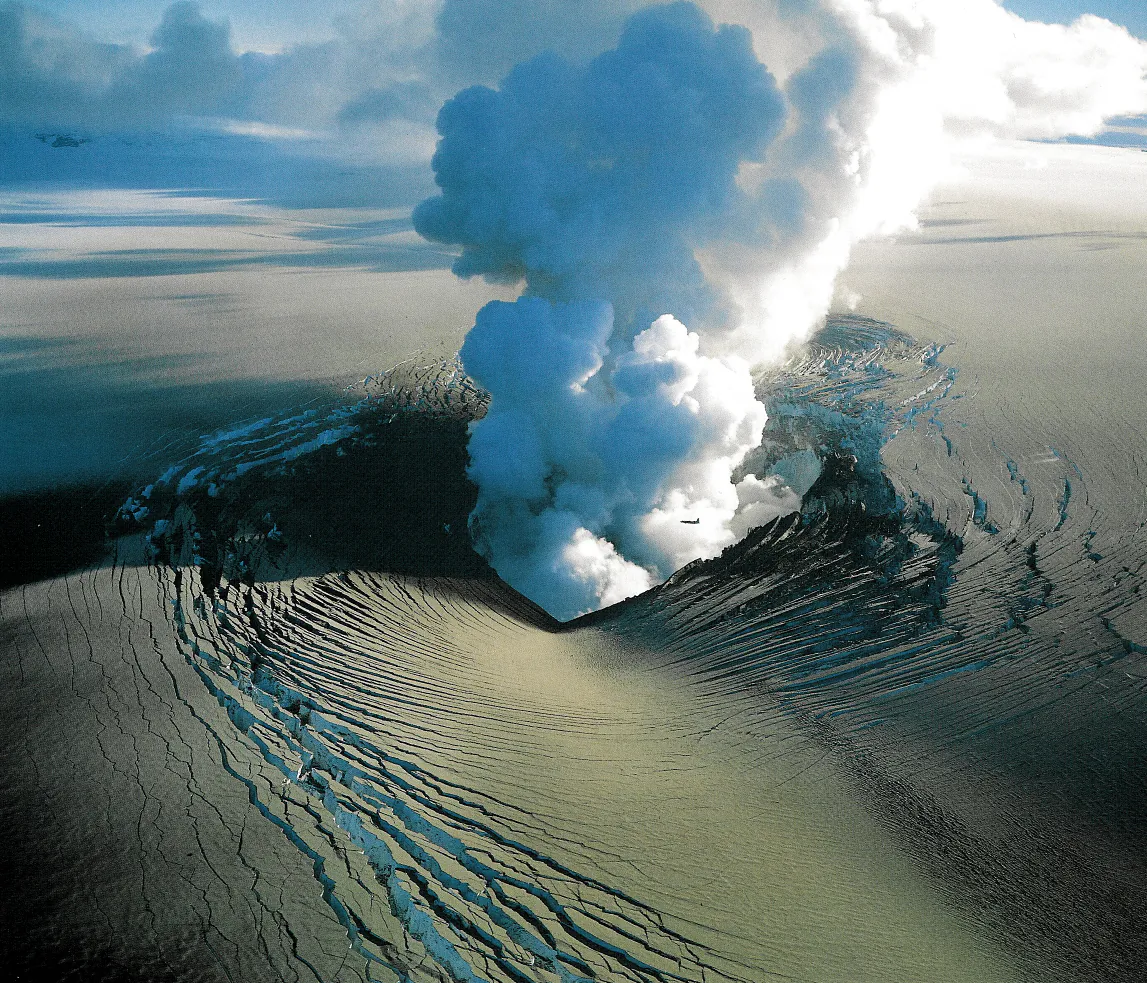 Subglacial Gjalp eruption in 1996. (Oddur Sigurdsson, Iceland Geological Survey, CC BY)