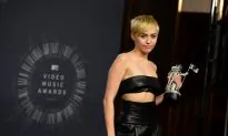 Ladies Steal The Show, and Awards, at 2014 MTV VMAs