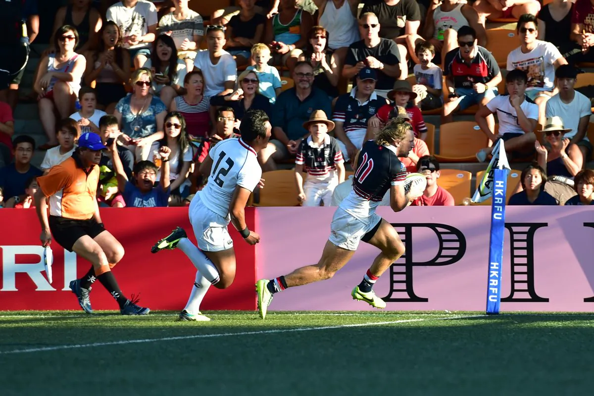 Adjudged Best and Fairest Men’s player of the tournament, Hong Kong Winger, Tom McQueen runs in a try to the corner during his team’s 40-0 win against Korea in the Final of the RS Hong Kong Sevens at Hong Kong Football Club on Sunday Aug 24, 2104. (Bill Cox/Epoch Times)