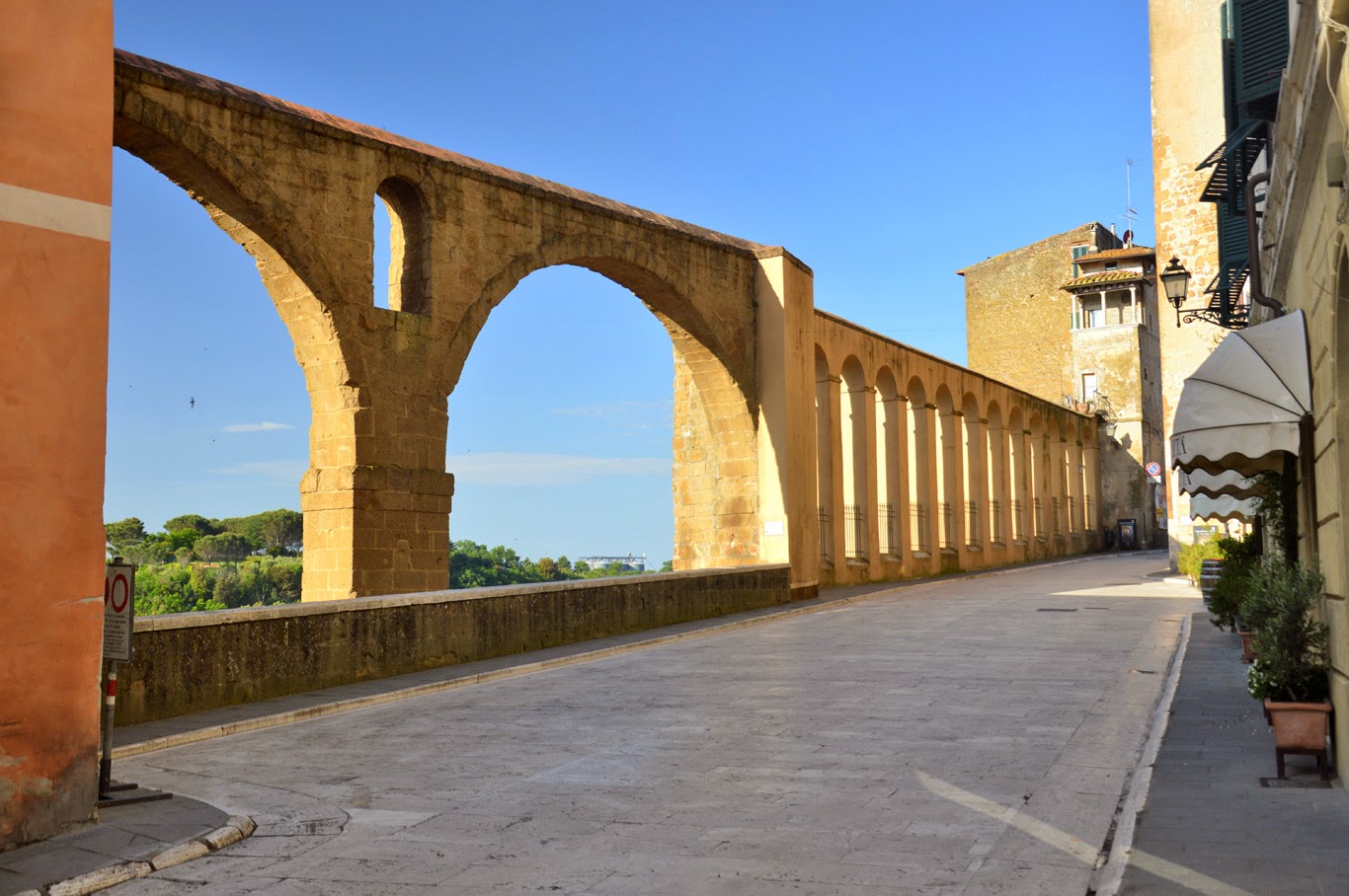 The Aqueduct (Tomasz Lisowski, Adventurous Travels)