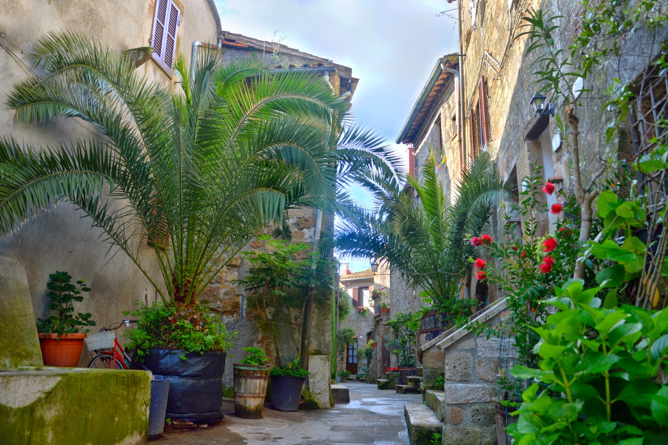 Little narrow street (Tomasz Lisowski, Adventurous Travels)