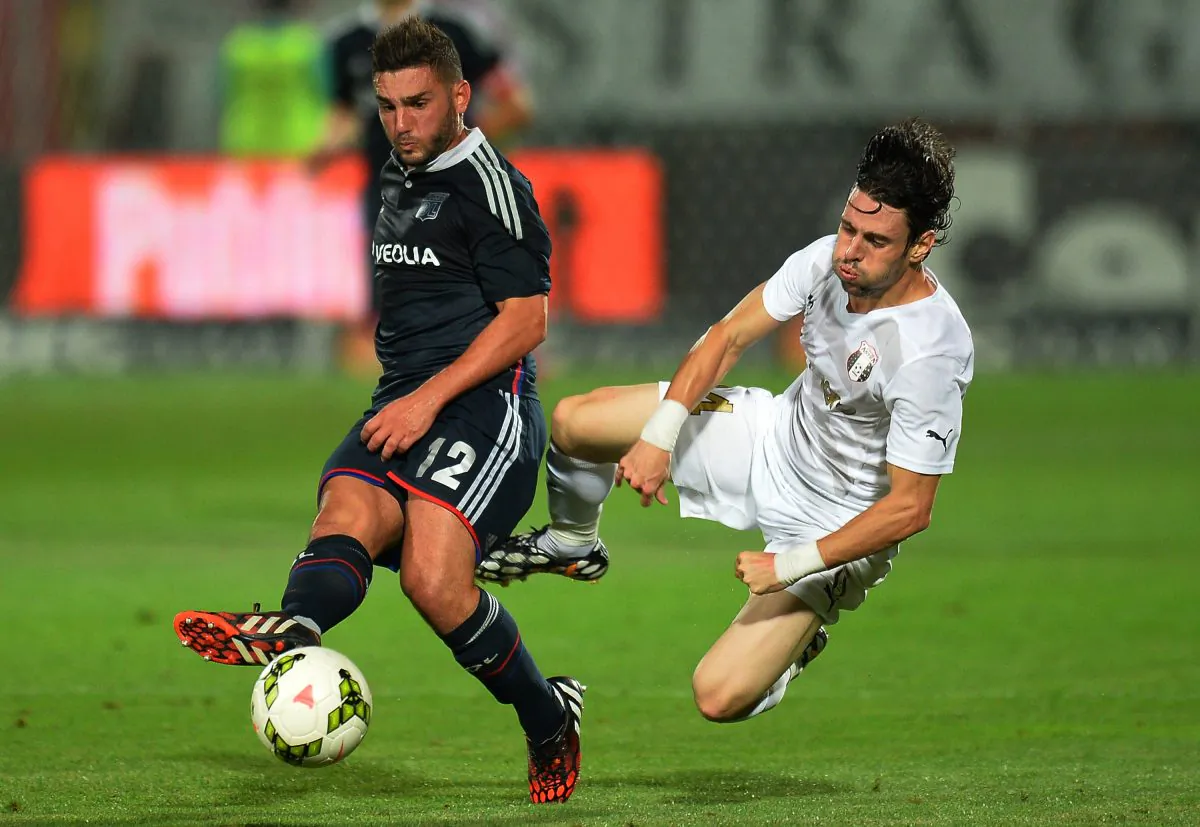 Jordan Ferri (L) of Olympique Lyonnais vies for the ball with Vincent Laban (R) of Astra Giurgiu during the UEFA Europa League play-off second leg football match Astra Giurgiu vs Olympique Lyonnais in Giurgiu, Romania on August 28, 2014. (DANIEL MIHAILESCU/AFP/Getty Images)