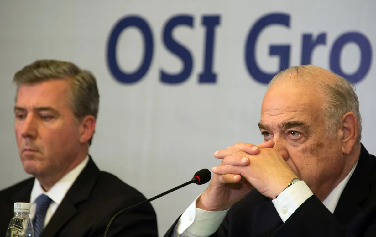 Sheldon Lavin (R), CEO of the OSI Group, and OSI president David McDonald (L) attend a press conference over the recent expired meat scandal in Shanghai on July 28, 2014. (Johannes Eisele/AFP/Getty Images)