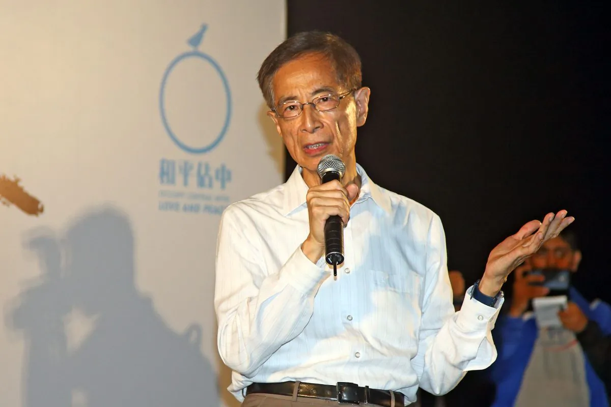 Democratic Party founding chairman, Martin Lee Chu-ming, calls upon Hong Kongers not to give up hope, to fight for democracy, during a rally held on the evening of Aug. 31, 2014. (Poon/Epoch Times)