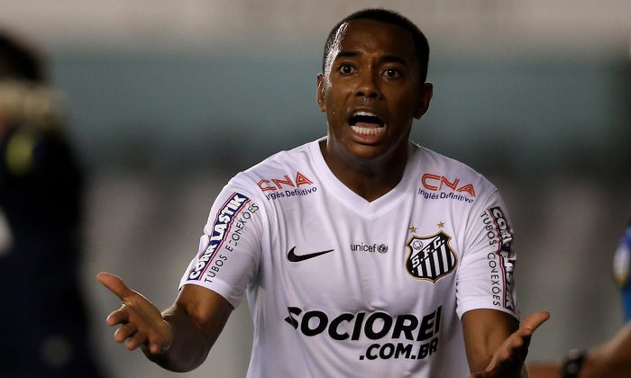 Robinho of Santos reacts during the match between Santos and Atletico PR for the Brazilian Series A 2014 at Vila Belmiro stadium on August 20, 2014 in Sao Paulo, Brazil. (Photo by Friedemann Vogel/Getty Images)