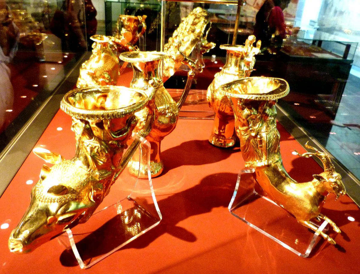 Thracian gold drinking cups, Sofia Archaeological Museum. (Manos Angelakis)