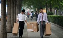 Almost Half of Chinese College Graduates Rely on Parents to Get By