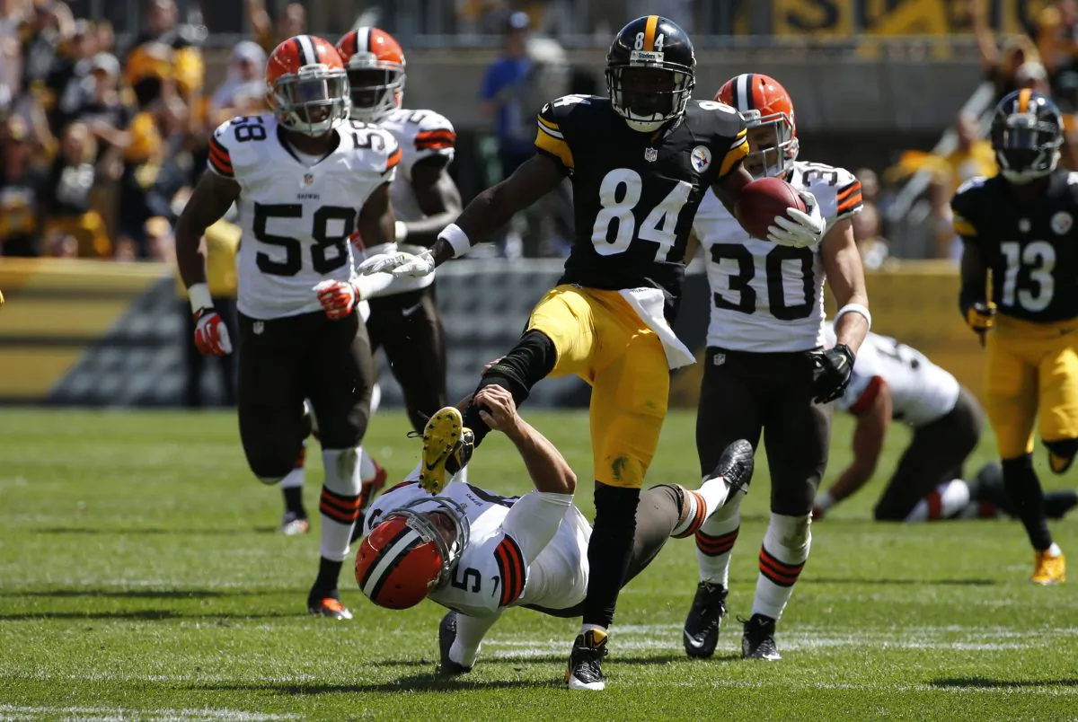 Pittsburgh Steelers Antonio Brown (84) kicks Cleveland Browns punter Spencer Lanning (5) as he jumps while returning a punt in the second quarter of the NFL football game in Pittsburgh on Sunday, Sept. 7, 2014 (AP Photo/Gene J. Puskar)