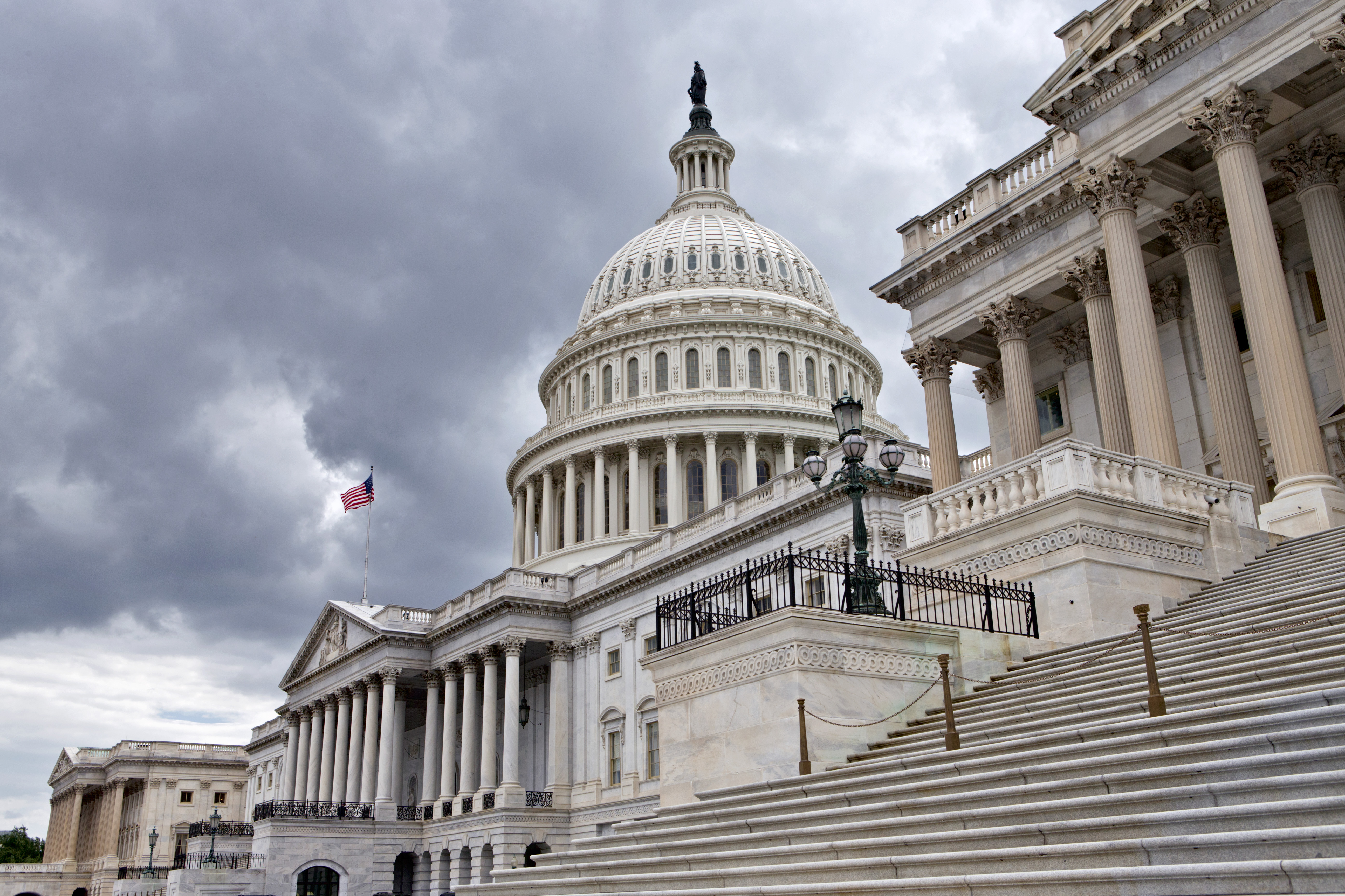 Capital of america. Капитолий Вашингтон. Белый дом США Вашингтон Капитолий. Капитолийский холм в Вашингтоне. Капитоль США.