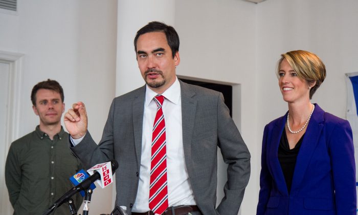 Tim Wu (C), the candidate for the Democratic nomination for lieutenant governor with Zephyr Teachout (L) candidate for gubernatorial primary, and Scott Heiferman (R) CEO and founder of Meetup, in Manhattan on Sept. 8, 2014. (Benjamin Chasteen/Epoch Times) 