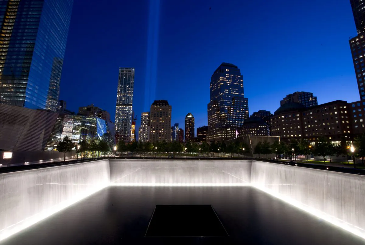 Tribute in light (Jin Lee)