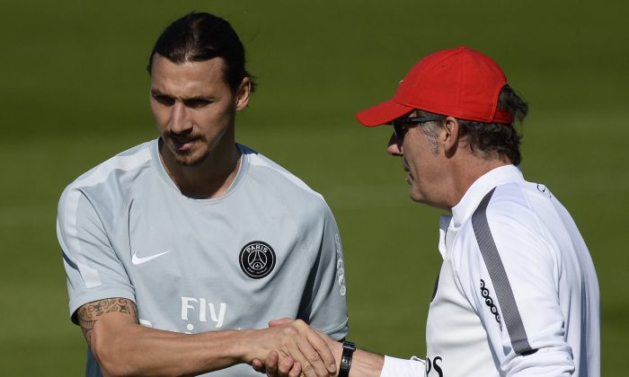 Paris Saint-Germain's Swedish forward Zlatan Ibrahimovic (L) shakes hands with PSG's French coach Laurent Blanc during a training session at the Camp des Loges in Saint-Germain-en-Laye, west of Paris, on September 12, 2014.(FRANCK FIFE/AFP/Getty Images)