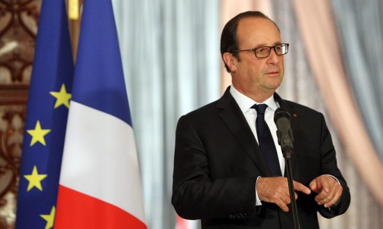Hollande Heads to Athens as Greece Seeks Debt Relief