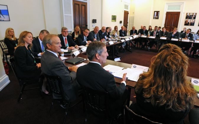 The joint White House – VA roundtable discussion brought together key government agencies, education entrepreneurs and thought leaders, social impact subject matter experts and private sector employers to discuss the potential benefits of accelerated learning programs.