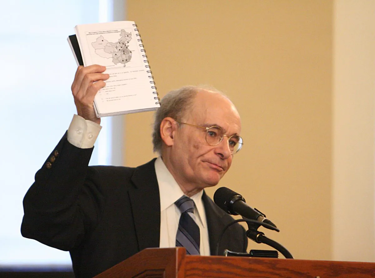 Human rights lawyer David Matas, coauthor of an investigation report on organ harvesting of Falun Gong practitioners in China, holds up a copy of the report during a hearing in Canada''s Parliament on May 29, 2007. (Epoch Times)