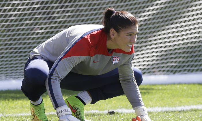 Hope Solo - Hope Solo Photos - Olympics Day 13 - Womens 