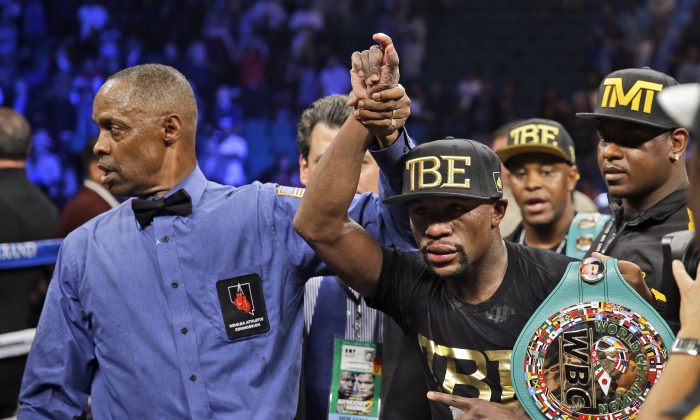 Floyd Mayweather Next Fight: Sugar Ray Leonard Says Mayweather-Pacquiao ...