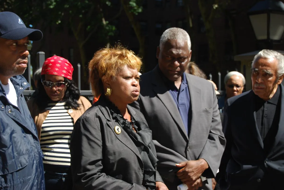 (L–R) Darren Pearson, second vice chair of the Riverton Tenants' Association, Randreta Ward-Evans, president of the Riverton Tenants' Association, and Assemblyman Keith Wright speak at a tenants rally to announce a $10 million lawsuit against landlords Compass Rock for overcharging tenants, in Harlem on Sunday, Sept. 14, 2014. (Catherine Yang/Epoch Times Staff)