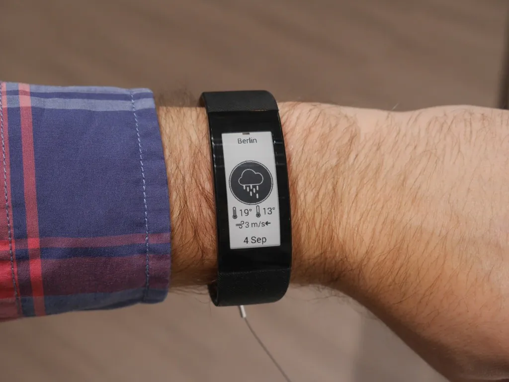 Sony Smartband Talk (Courtesy of thegadgetflow.com)