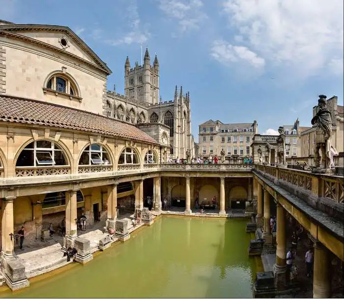 Bath (Roman Baths, Bath (c) wikimedia/David Iliff)