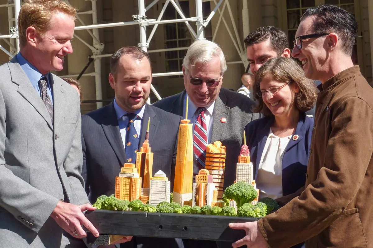 Scottish actor and PETA spokesman Alan Cumming (R) with a vegetable replica of Manhattan's skyline presented to New York for being the "Most Vegan-Friendly City in 2014," on the steps of City Hall on Wednesday. (Shannon Liao/Epoch Times)