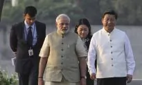 Chinese Leader Visits India in Bid to Warm Ties