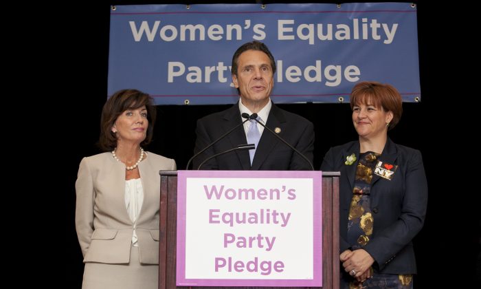 Gov. Andrew Cuomo (C), Lt. Gov. candidate Kathy Hochul (L), and former NYC council speaker Christine Quinn (R) announce the 10-point 'Women's Equality' pledge at the ballroom of the Plaza Hotel in midtown Manhattan on September 18, 2014. (Samira Bouaou/Epoch Times)