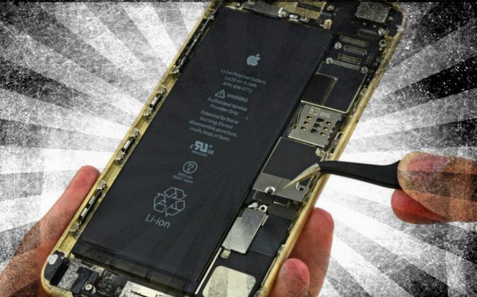 iFixit Tears Down iPhone 6 (iFixit; effects added by Epoch Times)
