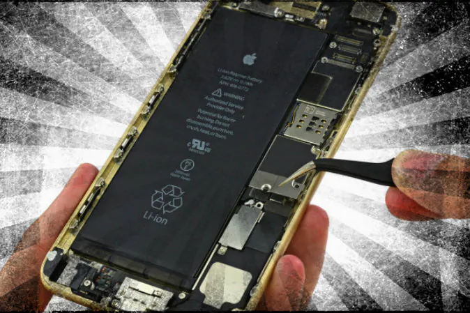 iFixit Tears Down iPhone 6 (iFixit; effects added by Epoch Times)