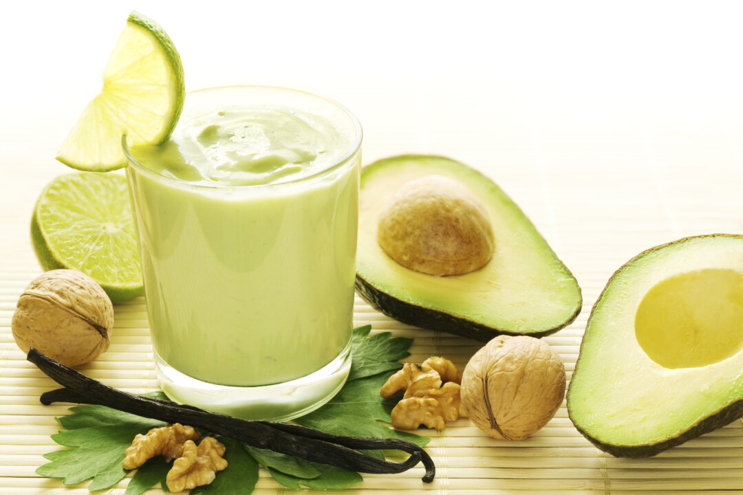 A low-carb diet high in healthy fats can benefit your waistline.(tetmc/iStock/Thinkstock)
