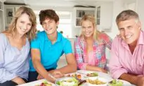 Teens Eat Better If Parents Are Home for Meals