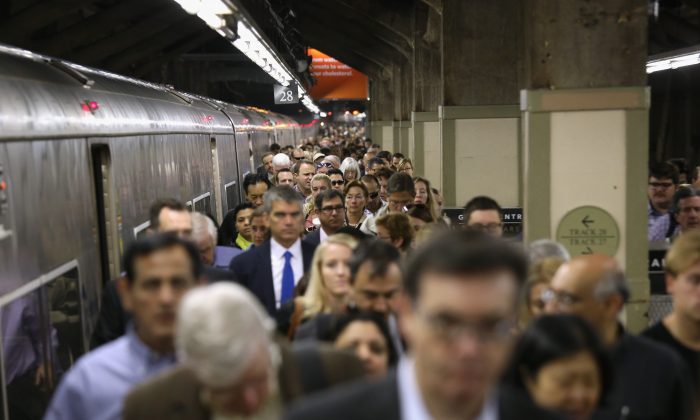 Commuters arrive to Grand Central station on the Metro North in New York City on Sept. 27, 2013. (John Moore/Getty Images)