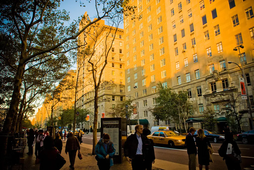 All NYC Public Buildings Will Be Green By 2025, Mayor Says. (John, CC BY-SA)