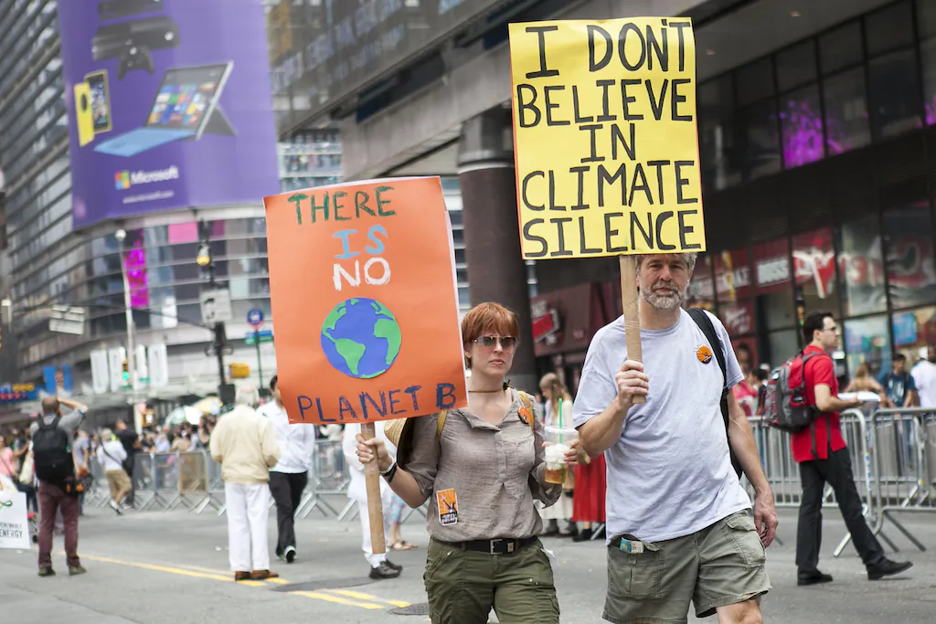 An estimate of more than 300,000 participated in the People’s Climate March in New York on Sept. 21, 2014. (Samira Bouaou/Epoch Times)