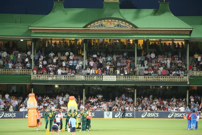 Spectators can attribute the positive qualities of the sport they’re watching to the supplements and sports drinks being promoted (vijay chennupati, CC BY 2.0)
